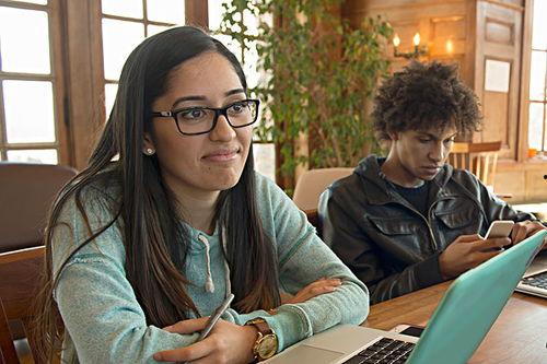 国产丝瓜在线观看视频,在线观看，感受田园风情与美食诱惑