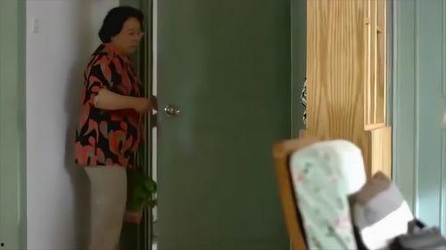 国产带女友回宿舍视频,国产情侣甜蜜回宿生活大揭秘